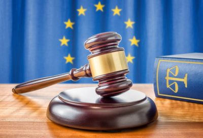 Richterhammer und Gesetzbuch - Europäische Union